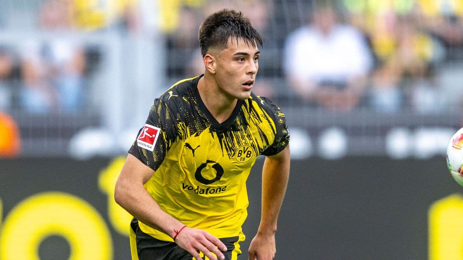 Vodacom Soccer | News | Chelsea loanee Aaron Anselmino impresses Borussia Dortmund on debut