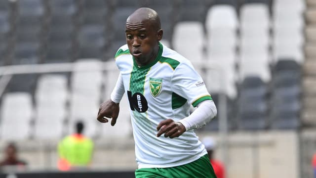 siyanda-ndlovu-golden-arrows-coach-manqoba-mngqithi-has-helped-me-improve-1