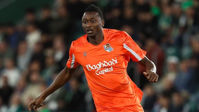 thankful-umar-sadiq-calls-valencia-home-after-completing-permanent-switch