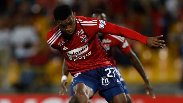 sundowns-complete-signing-of-colombian-striker-brayan-leon