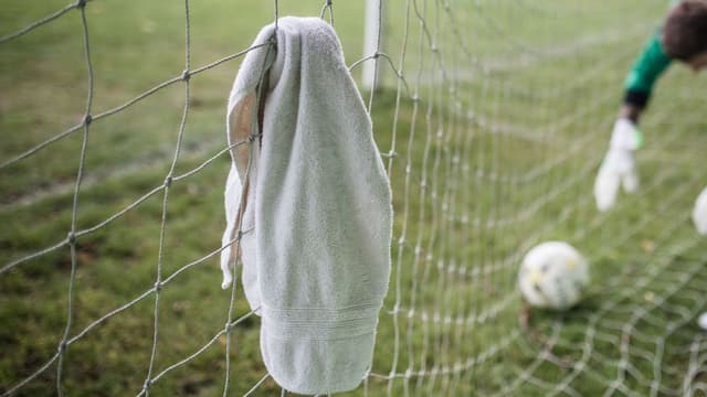 shaka-hislop-explains-why-goalkeeper-towels-sparked-afcon-debate