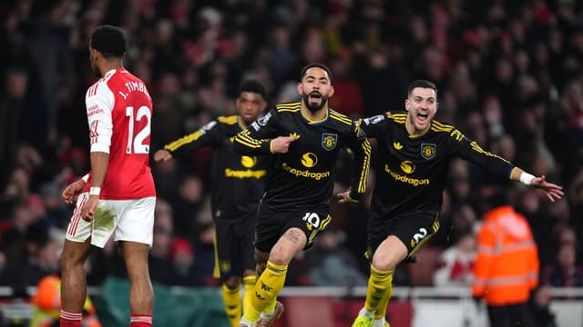 arsenals-premier-league-title-hopes-dented-as-michael-carrick-leads-man-utd-to-thrilling-away-win-2