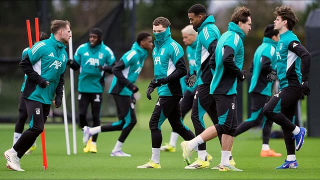 arne-slot-throws-15-year-old-josh-abe-into-liverpool-first-team-training-2