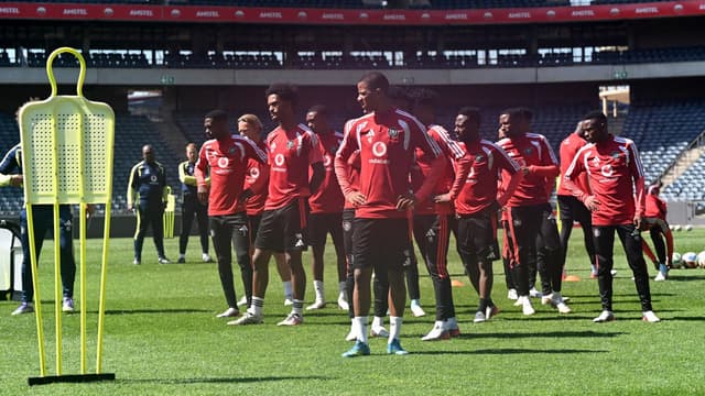 ernst-middendorp-orlando-pirates-need-better-infrastructure-to-match-sundowns-1
