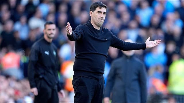 the-first-foul-never-a-yellow-card-iraola-fumes-at-gravenberch-red-card-after-liverpool-loss