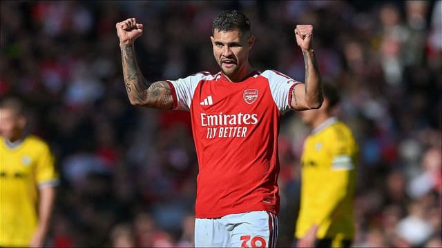 i-cant-wait-to-score-more-goals-guimaraes-feels-the-love-after-arsenal-heroics-2