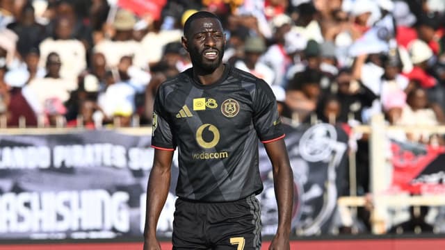 orlando-pirates-coach-highlights-key-lesson-young-players-can-learn-from-deon-hotto-1