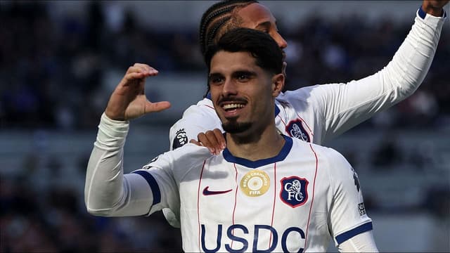 pedro-neto-strikes-twice-as-chelsea-end-evertons-unbeaten-run-1