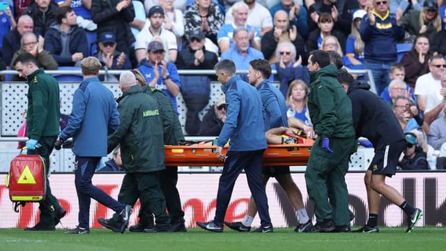 chelsea-goalkeeper-emiliano-martinez-sidelined-after-successful-surgery-on-broken-jaw