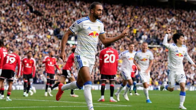 man-united-and-leeds-share-points-in-physical-roses-derby