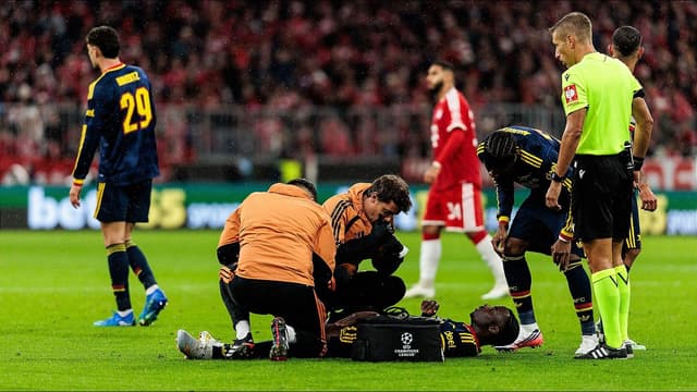 he-doesnt-look-good-arteta-fears-worst-as-arsenals-saka-suffers-injury-blow
