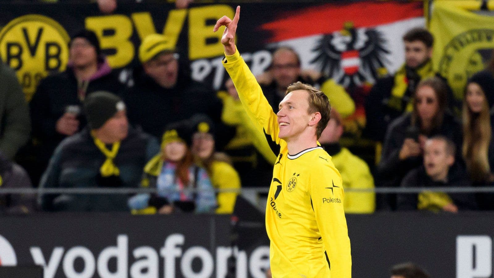 Bundesliga: Dortmund go top with hard-fought win over Eintracht Frankfurt