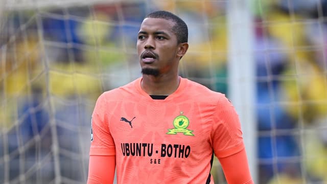 fit-again-jody-february-pens-new-mamelodi-sundowns-contract-2