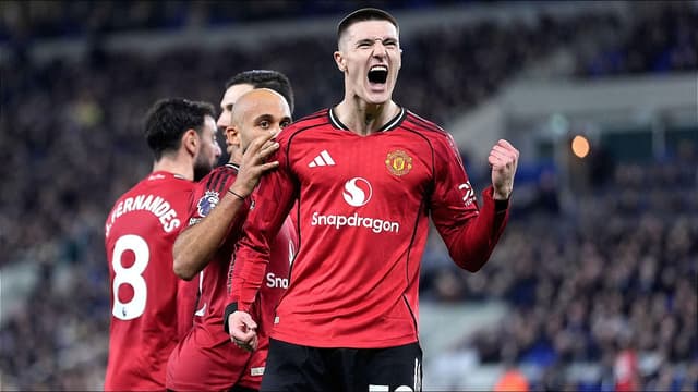 michael-carrick-salutes-benjamin-seskos-impact-as-man-utd-edge-everton-2
