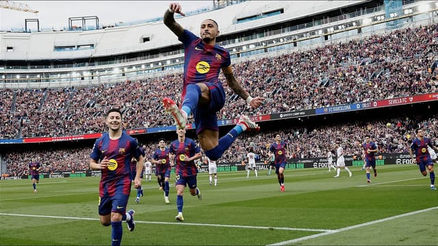 raphinha-hat-trick-powers-barcelona-to-big-win-over-sevilla-1