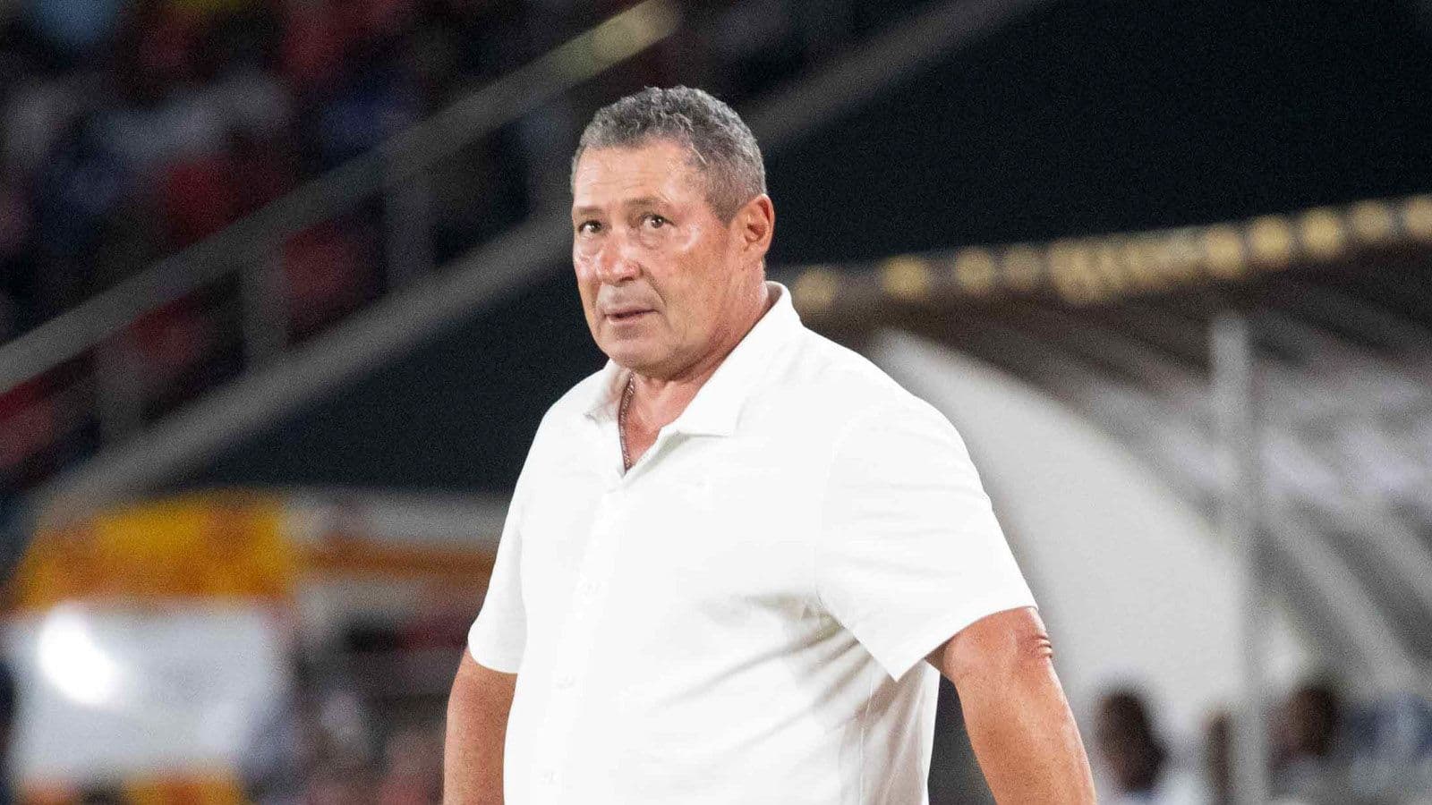 Former Stellenbosch coach Steve Barker collects third monthly award at Simba SC