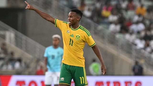 hugo-broos-assures-themba-zwane-of-bafana-bafana-spot-for-world-cup-1