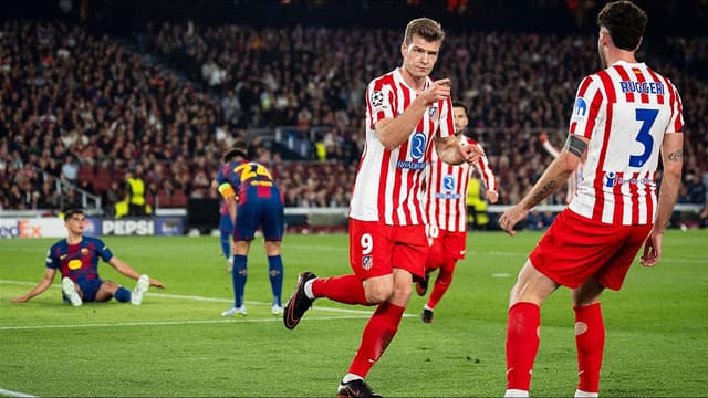 julian-alvarez-and-alexander-sorloth-score-as-atletico-seize-control-at-barcelona-2