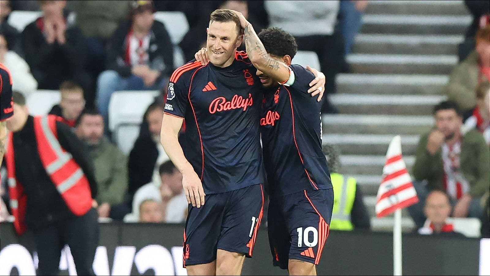 Ruthless Nottingham Forest crush Sunderland to boost survival hopes