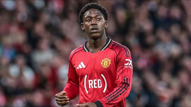 kobbie-mainoo-signs-a-new-long-term-man-utd-contract-2