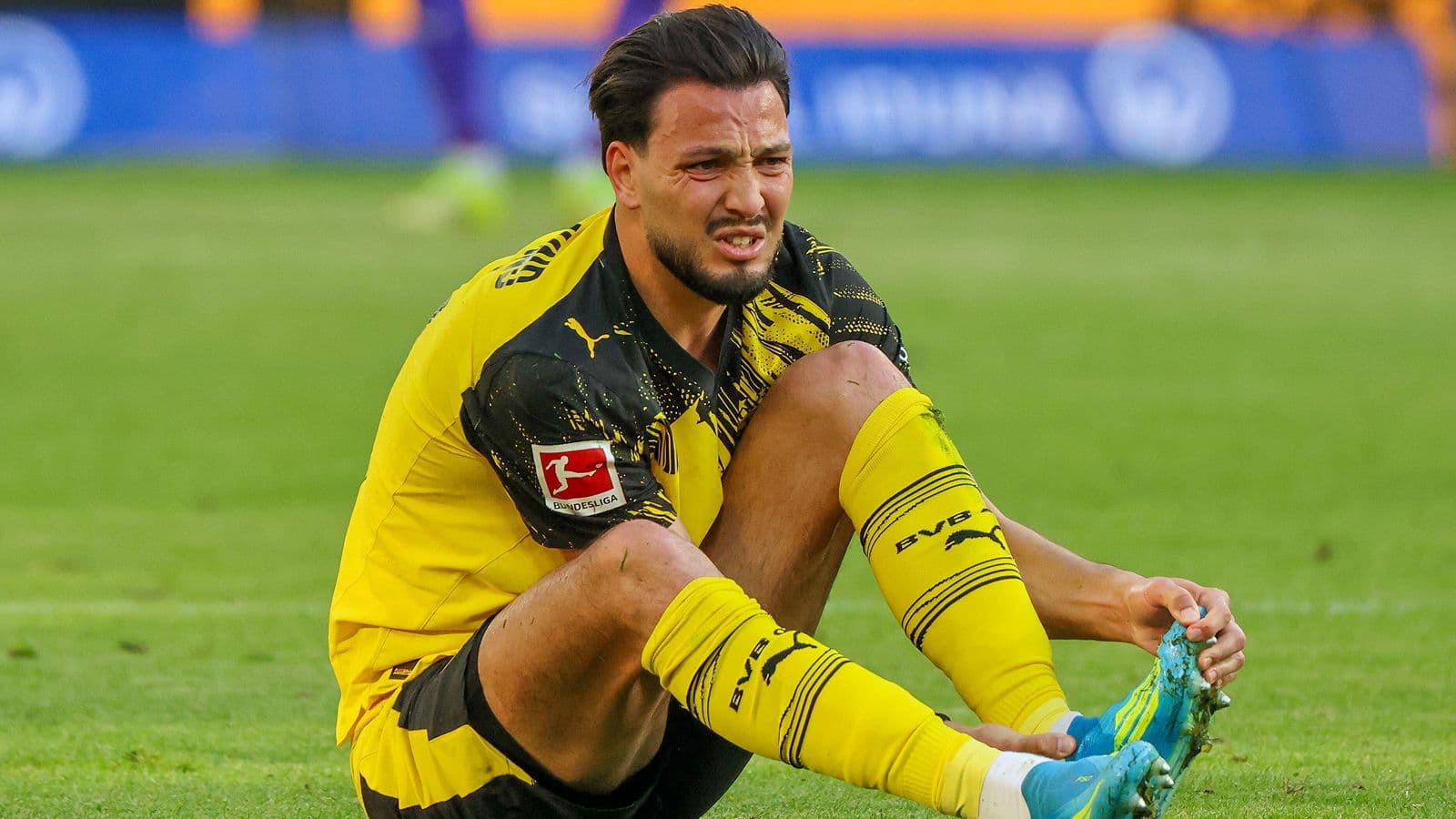 Dortmund star Bensebaini left out of Algeria preliminary World Cup squad