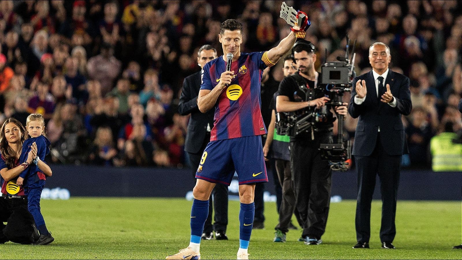 Hansi Flick hails Robert Lewandowski farewell after historic Barcelona La Liga run