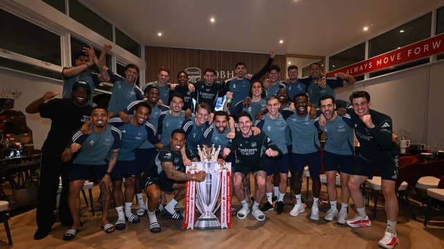 bukayo-saka-leads-arsenals-title-celebrations-as-gunners-silence-bottlers-taunt-1