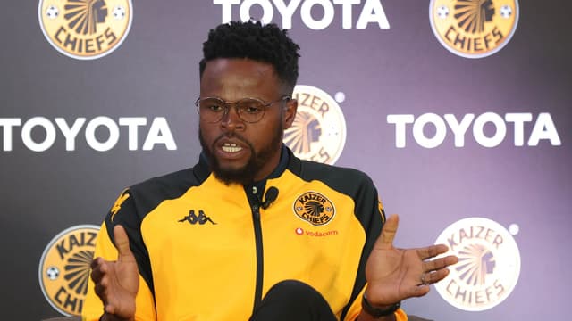 willard-katsande-says-kaizer-chiefs-need-serial-winner-after-dismissing-co-coaches-3