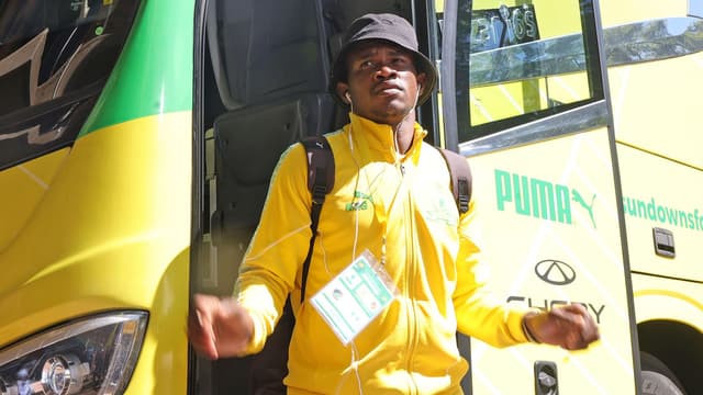 bathusi-aubaas-expected-to-extend-mamelodi-sundowns-stay-2