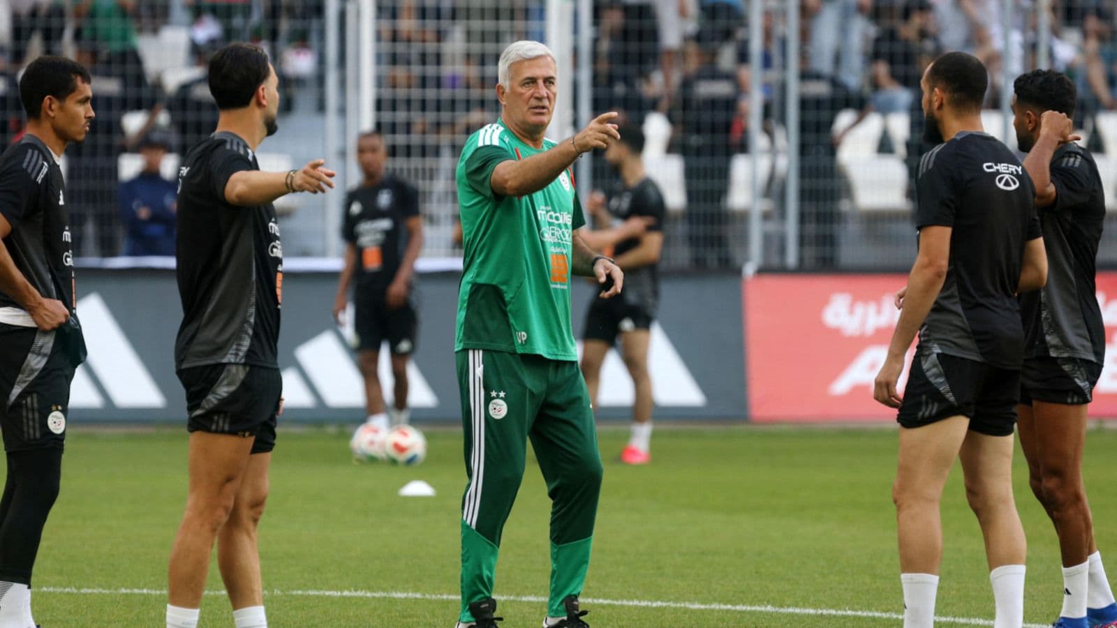 Algeria extend contract of head coach Vladimir Petkovic ahead of World Cup opener