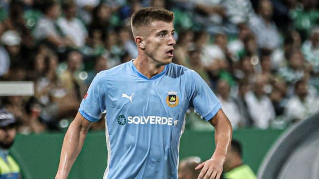 brighton-snap-up-olympiacos-defender-costinha-1