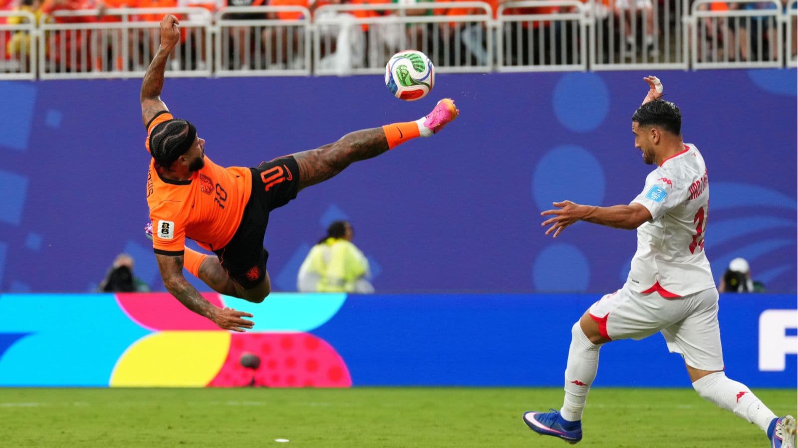 Dutch cruise past Tunisia as Japan and Sweden book place in FIFA World Cup knockouts