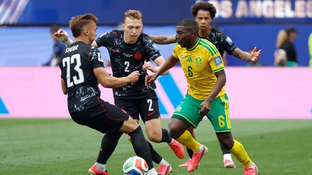 modiba-urges-broos-stay-following-fifa-world-cup-exit-4