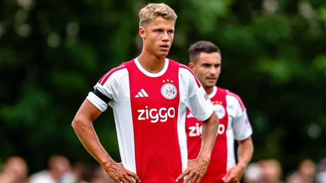 sean-steur-completes-dream-newcastle-move-from-ajax-1