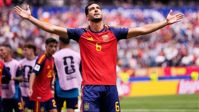 de-la-fuente-hails-spain-super-sub-mikel-merino-after-belgium-world-cup-victory