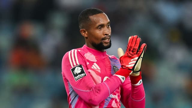 melusi-buthelezi-bids-farewell-to-orlando-pirates-following-early-release-3