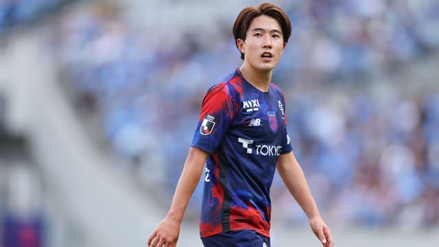 valencia-sign-japanese-star-ryunosuke-sato-1