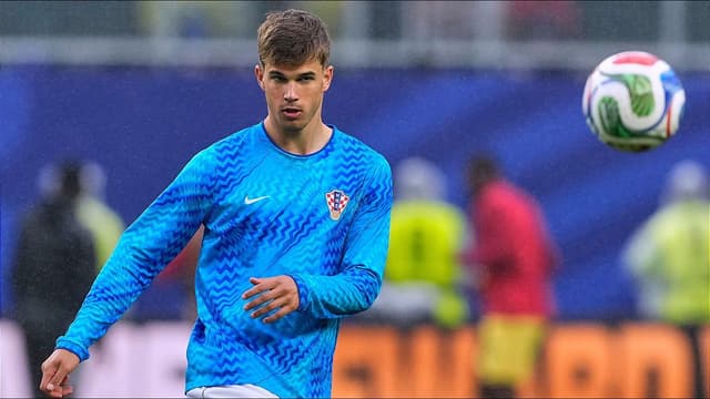brighton-smash-club-transfer-record-to-land-luka-vuskovic-from-tottenham