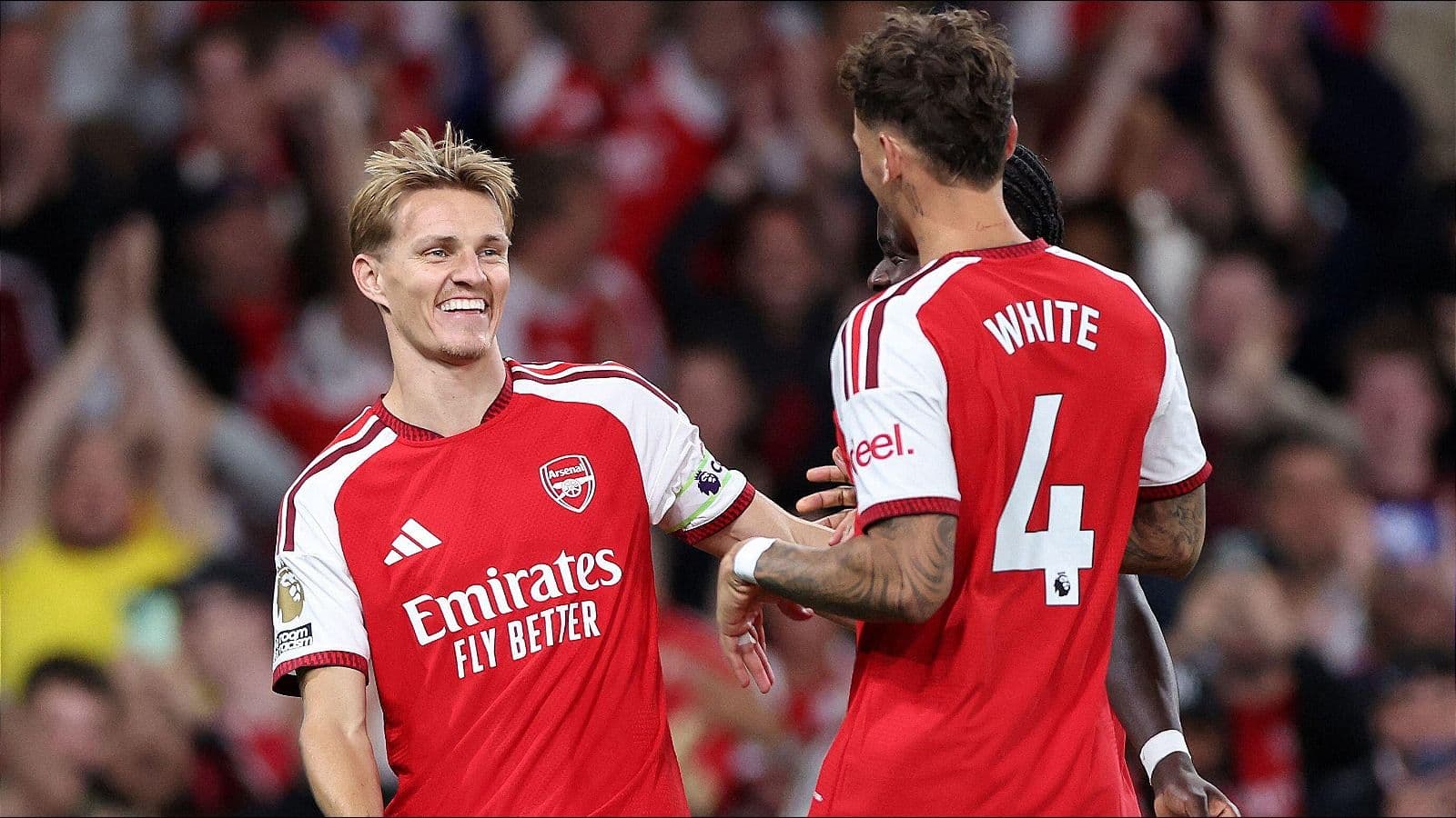 Arsenal launch Premier League title defence with dominant Coventry win