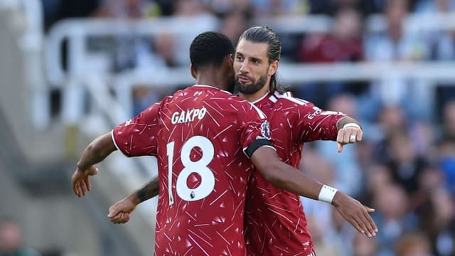 late-dominik-szoboszlai-penalty-rescues-liverpool-in-dramatic-2-2-draw-at-newcastle-1
