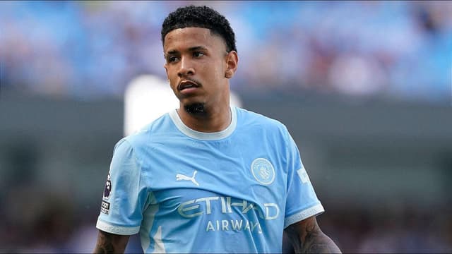 savio-arrives-at-tottenham-from-man-city-ready-to-make-an-impact-2