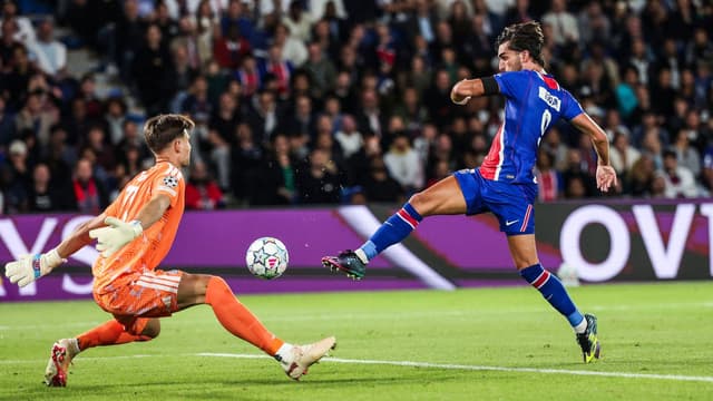 ferran-torres-nets-hat-trick-as-ruthless-psg-put-six-past-slovan-bratislava