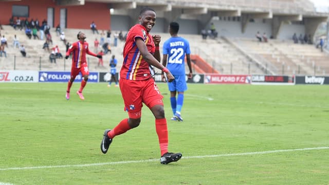 betway-premiership-milford-hammer-ten-man-richards-bay-arrows-held-by-siwelele-1