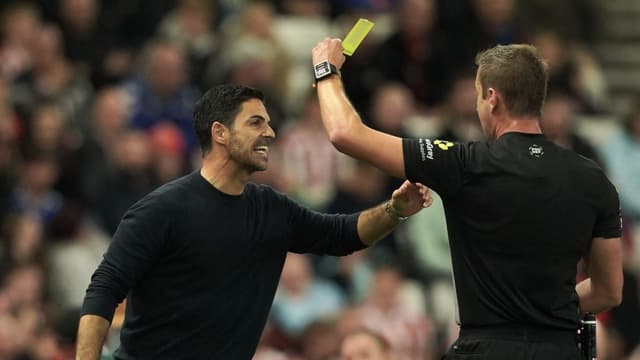 arsenal-prepare-to-speak-to-pro-ref-over-controversial-penalty