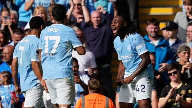 defence-optional-as-man-city-defeat-sunderland-in-eight-goal-thriller